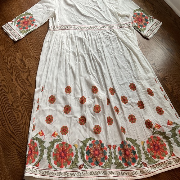 Soft Surroundings Tassel Embroidered Floral caldera topper - Picture 11 of 11